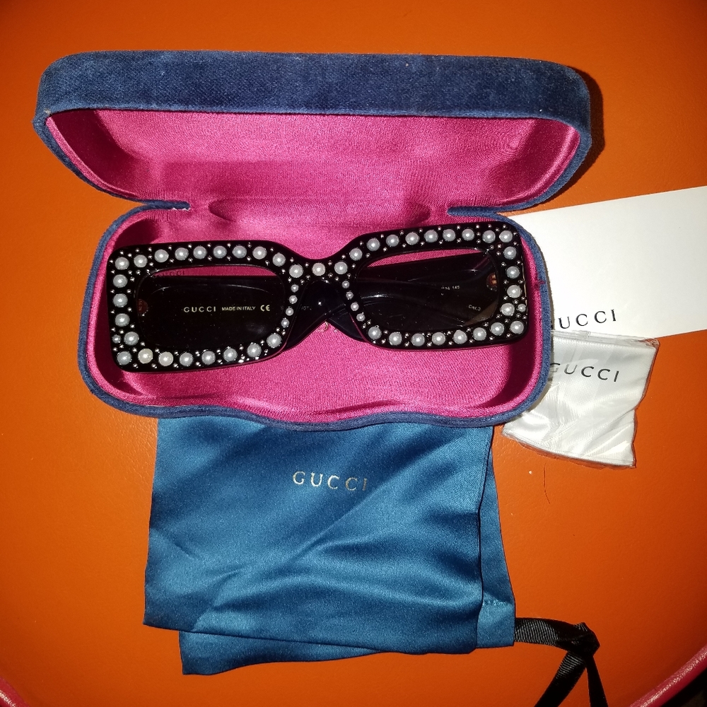 GUCCI SUNGLASSES.